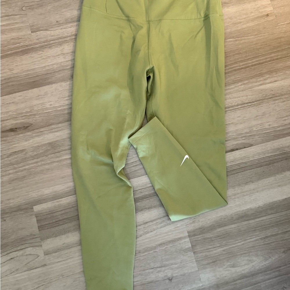 Nike Therma-Fit Olive Apparel